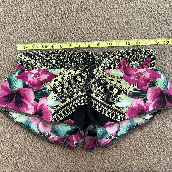 Rip Curl Women’s Shorts Tropical Pattern Size Small Beach Bohemian - Picture 3 of 5
